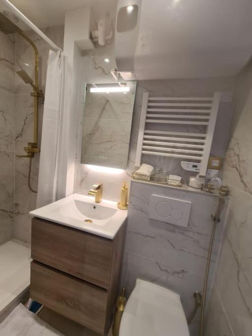 Tres Beau Au Pied Du Metro Appartement